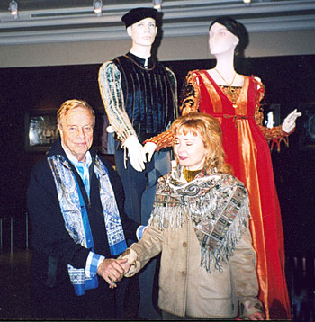 Франко Дзеффирелли  и Ольга Николаева , создатель сайта Ромео и Джульетта www.romeo-juliet-club.ru     Москва  2004