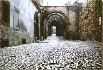 Artena. The lane near Palazzo Borghese, where Mercutio, Bevolio and the guys went after the ball