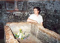 Our traditional lilies for Romeo and Juliet.. Vladimir in Juliet's Tomb in Verona