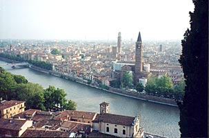 Панорама реальной Вероны, которую можно видеть в начале фильма Дзеффирелли  -  panoramic view of real Verona seen in the beginning of Zefforelli's film
