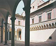 The  couryard of Palazzo Ducale - Montague's house in the film